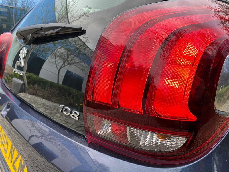 PEUGEOT 108