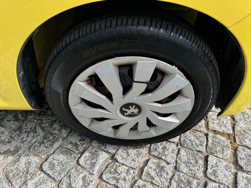 PEUGEOT 107
