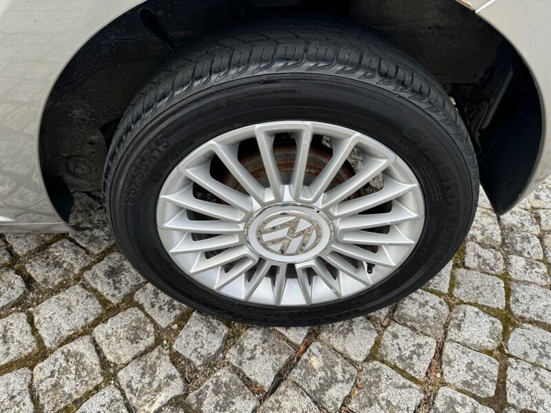 VOLKSWAGEN UP