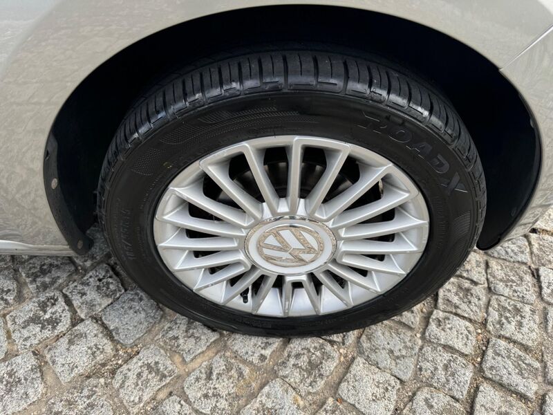 VOLKSWAGEN UP