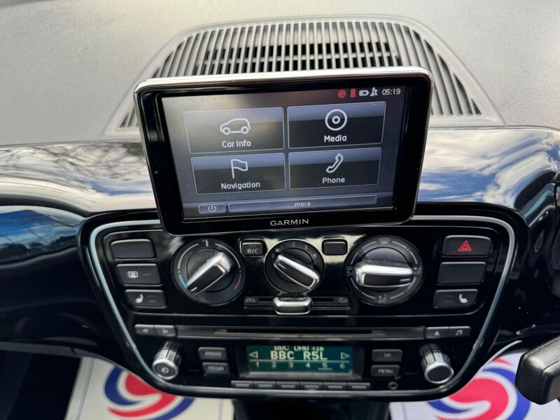 VOLKSWAGEN UP