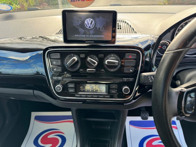 VOLKSWAGEN UP