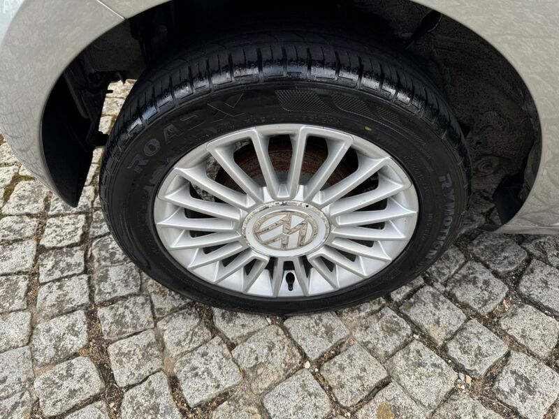 VOLKSWAGEN UP