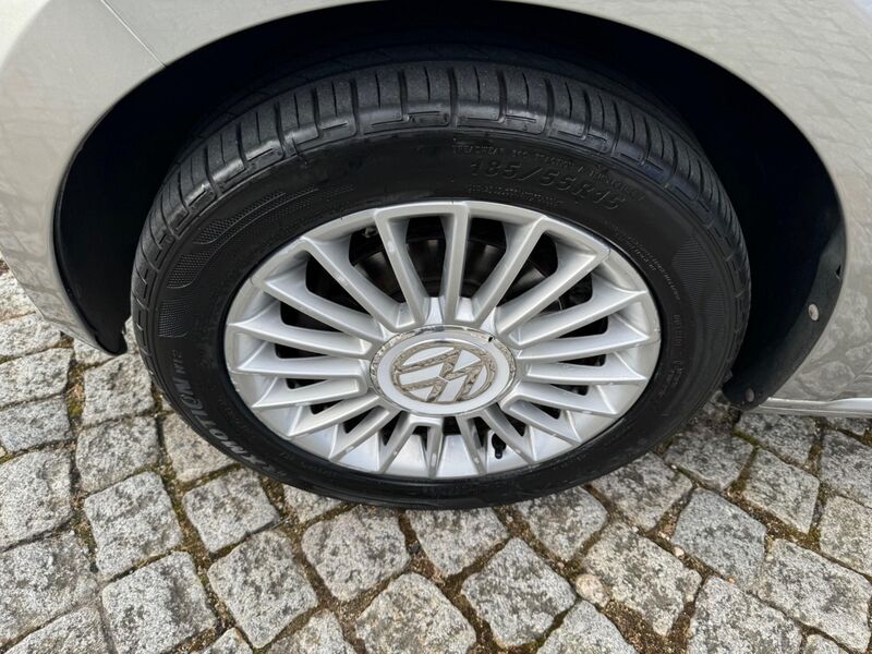 VOLKSWAGEN UP