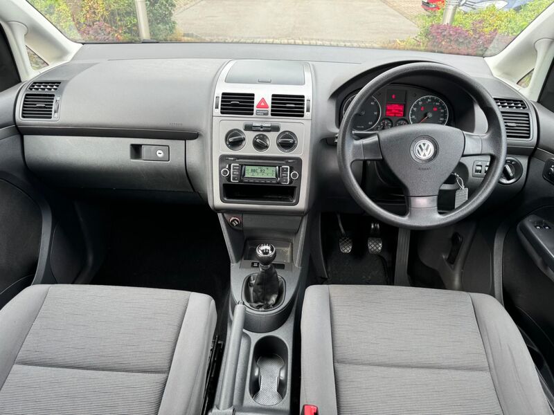 VOLKSWAGEN TOURAN