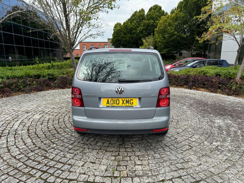 VOLKSWAGEN TOURAN