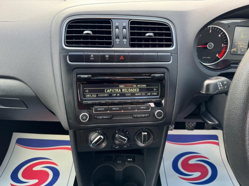 VOLKSWAGEN POLO