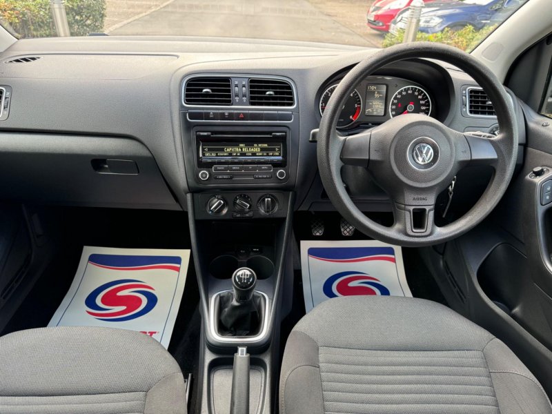VOLKSWAGEN POLO