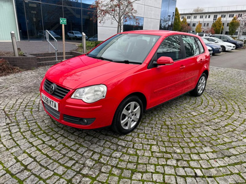 VOLKSWAGEN POLO