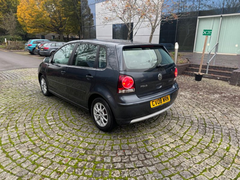 VOLKSWAGEN POLO