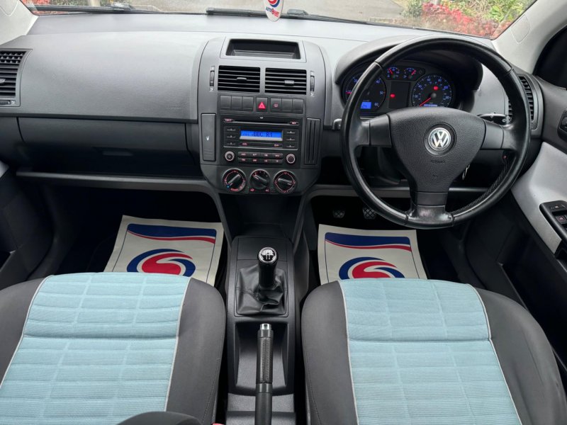 VOLKSWAGEN POLO