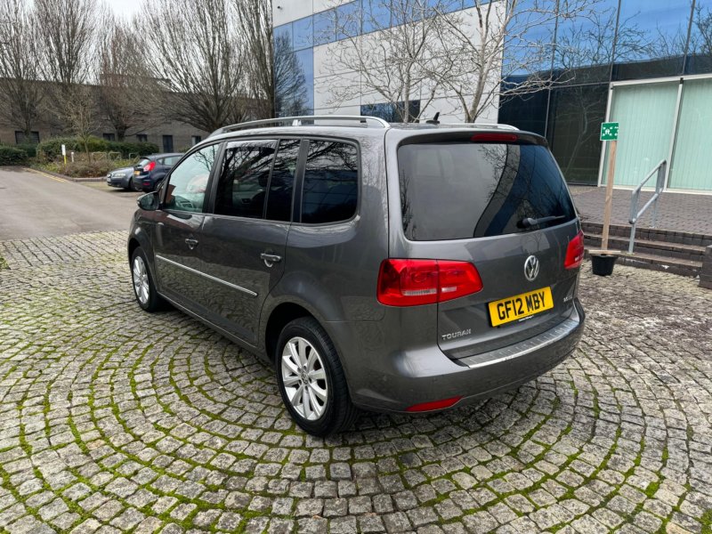 VOLKSWAGEN TOURAN