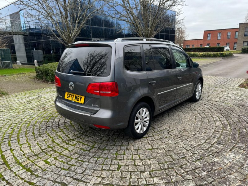 VOLKSWAGEN TOURAN
