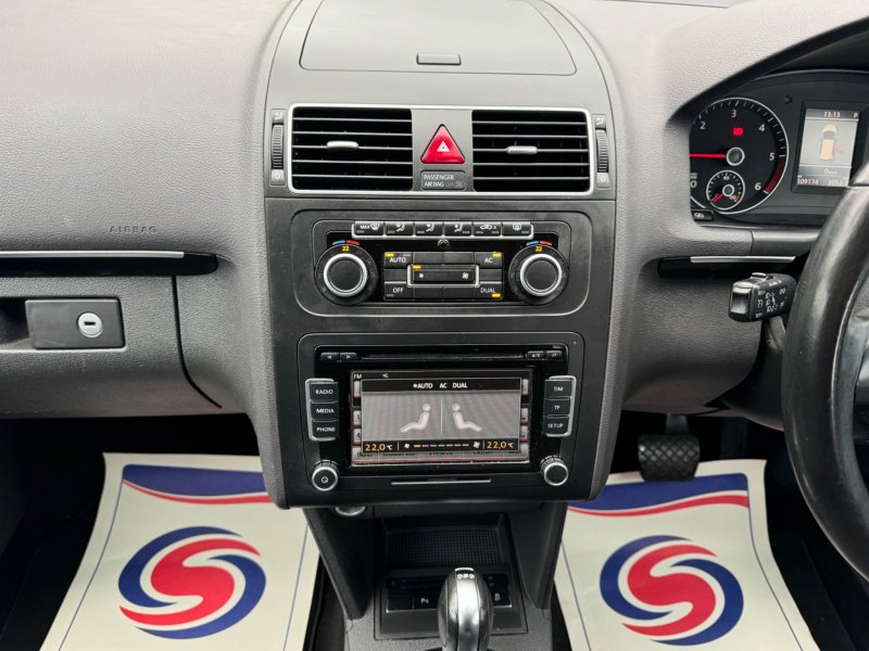 VOLKSWAGEN TOURAN