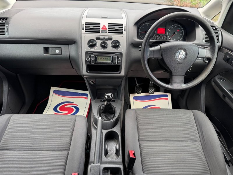 VOLKSWAGEN TOURAN