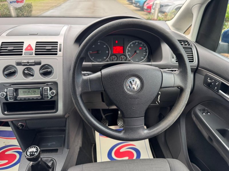 VOLKSWAGEN TOURAN