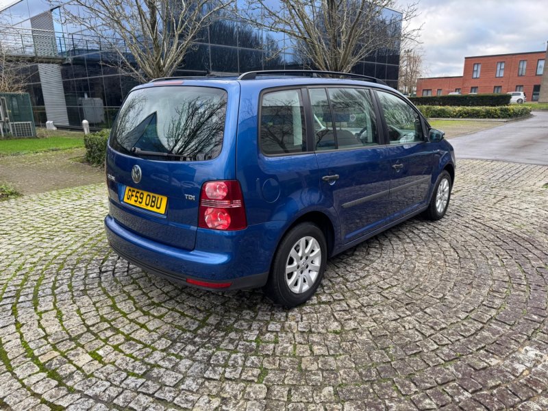 VOLKSWAGEN TOURAN