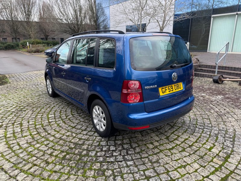 VOLKSWAGEN TOURAN