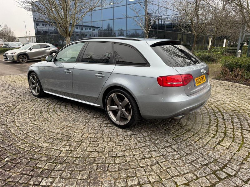 AUDI A4 AVANT