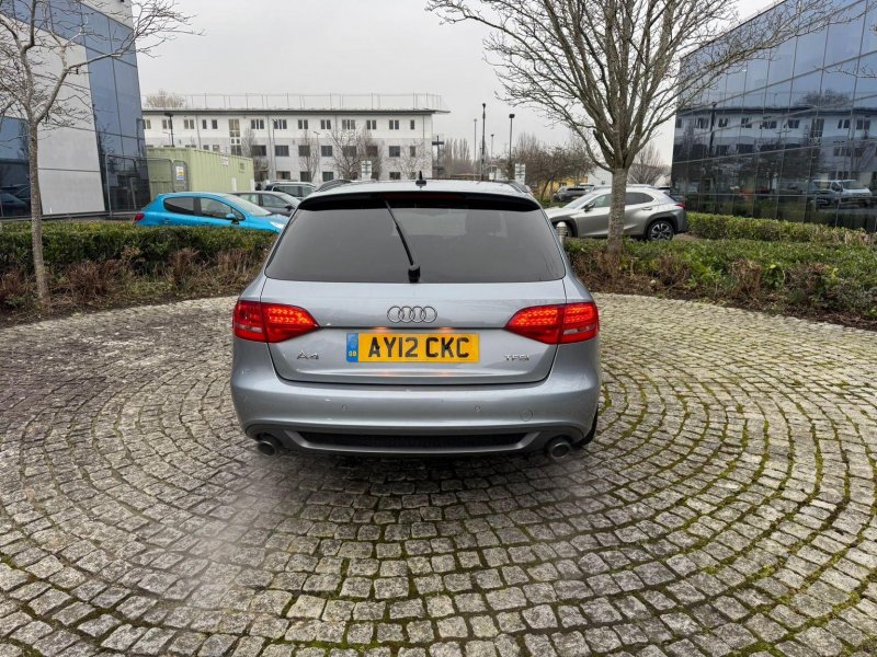 AUDI A4 AVANT