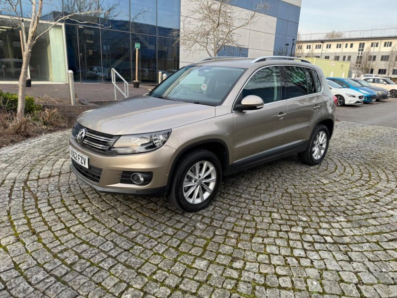 VOLKSWAGEN TIGUAN