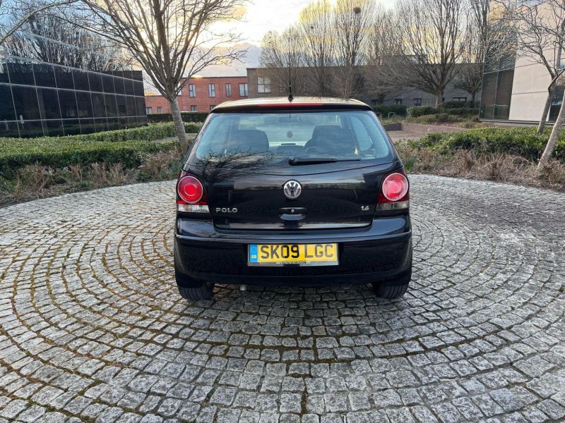 VOLKSWAGEN POLO