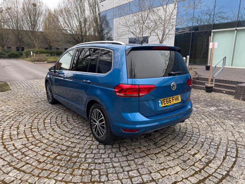 VOLKSWAGEN TOURAN