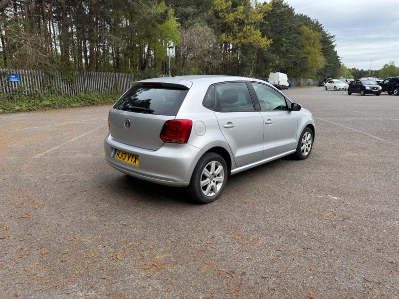 VOLKSWAGEN POLO