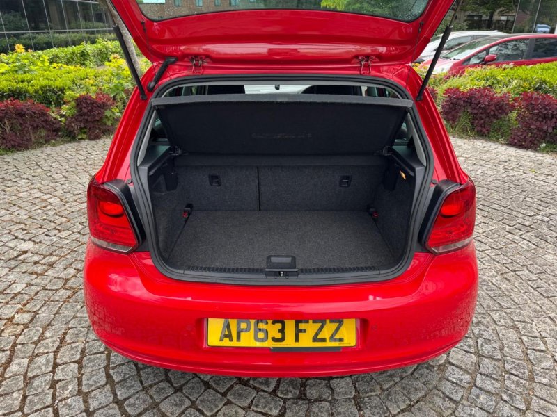 VOLKSWAGEN POLO