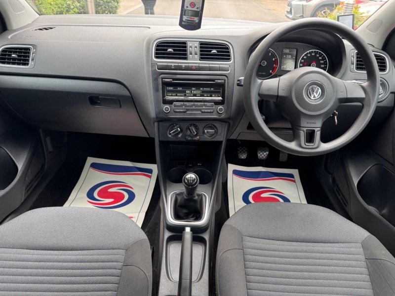 VOLKSWAGEN POLO
