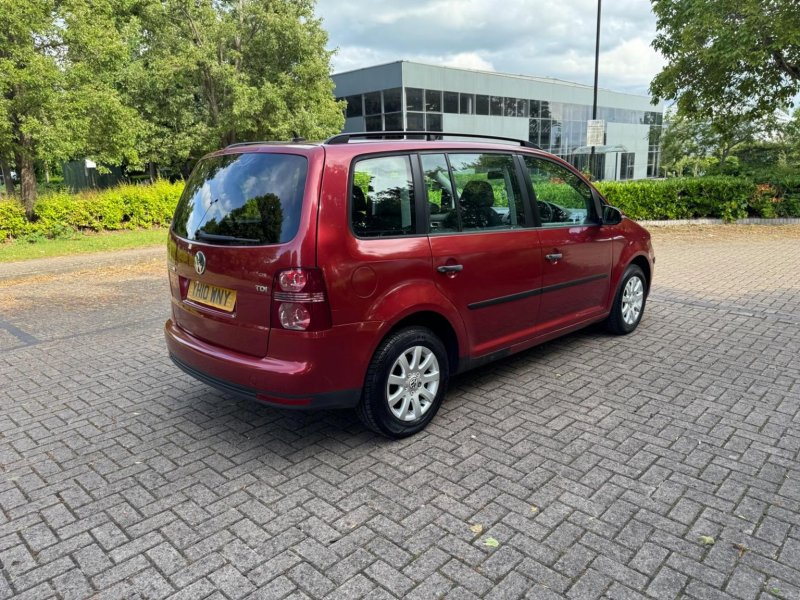 VOLKSWAGEN TOURAN