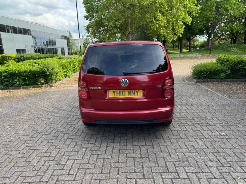 VOLKSWAGEN TOURAN