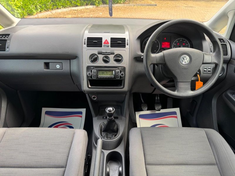 VOLKSWAGEN TOURAN