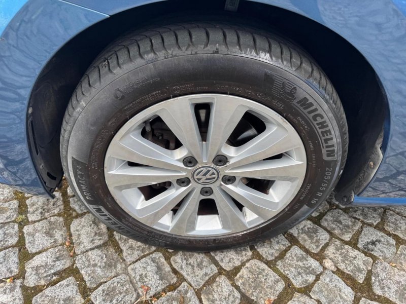 VOLKSWAGEN GOLF SV