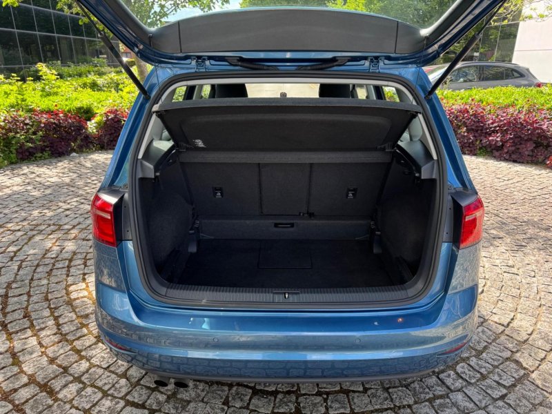 VOLKSWAGEN GOLF SV