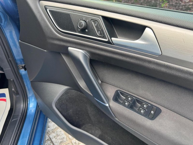 VOLKSWAGEN GOLF SV