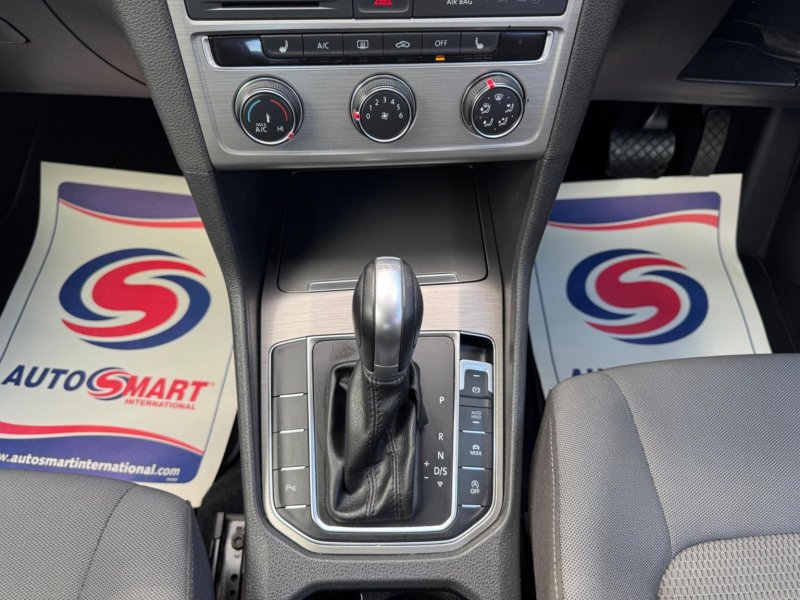 VOLKSWAGEN GOLF SV