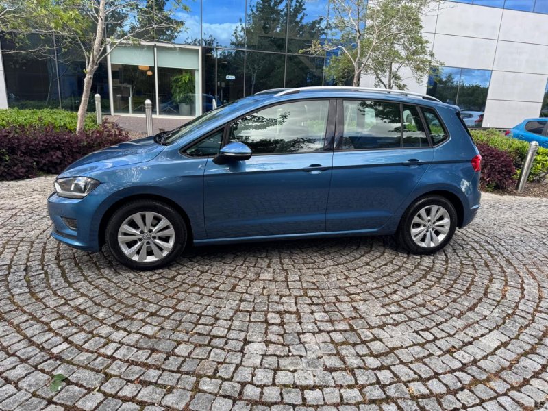 VOLKSWAGEN GOLF SV