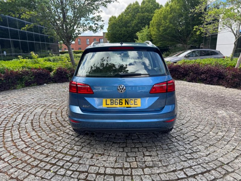 VOLKSWAGEN GOLF SV