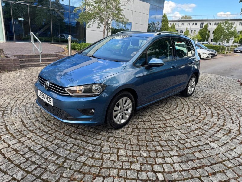VOLKSWAGEN GOLF SV