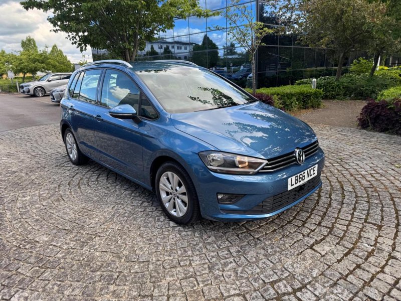 VOLKSWAGEN GOLF SV
