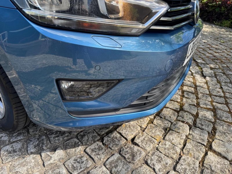 VOLKSWAGEN GOLF SV