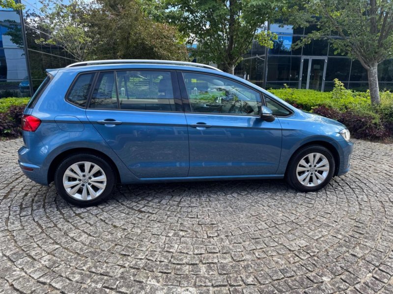 VOLKSWAGEN GOLF SV