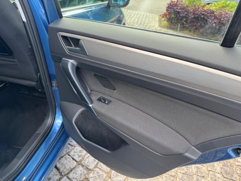 VOLKSWAGEN GOLF SV