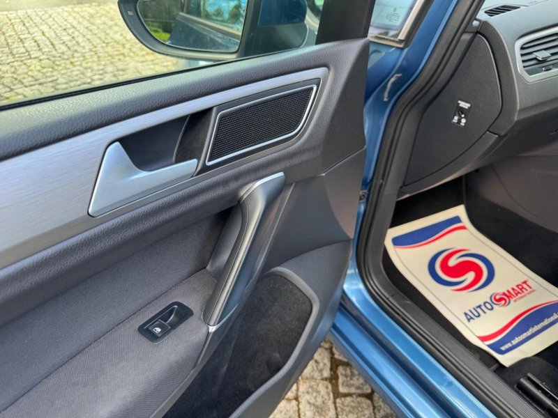 VOLKSWAGEN GOLF SV