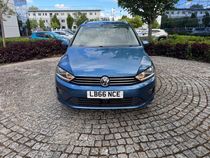 VOLKSWAGEN GOLF SV