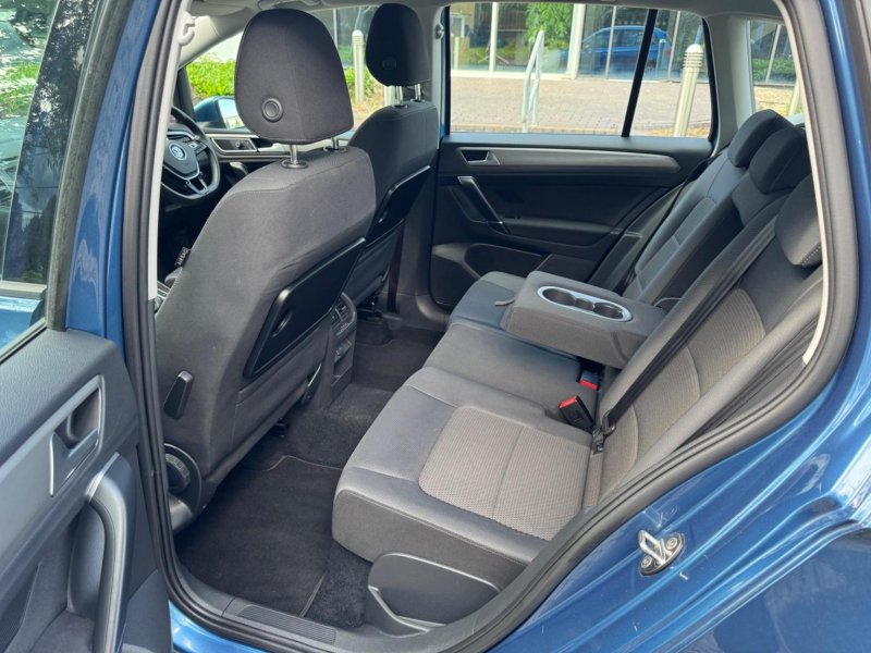 VOLKSWAGEN GOLF SV