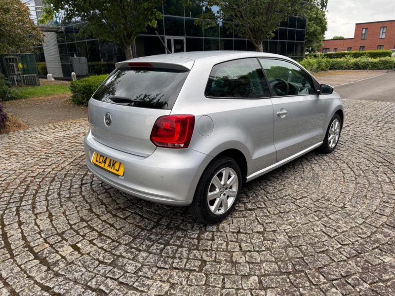VOLKSWAGEN POLO