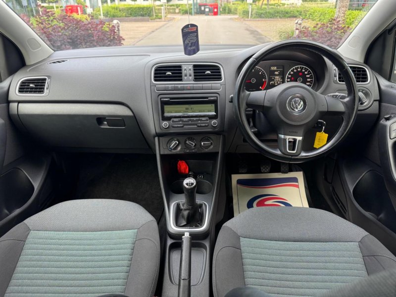 VOLKSWAGEN POLO