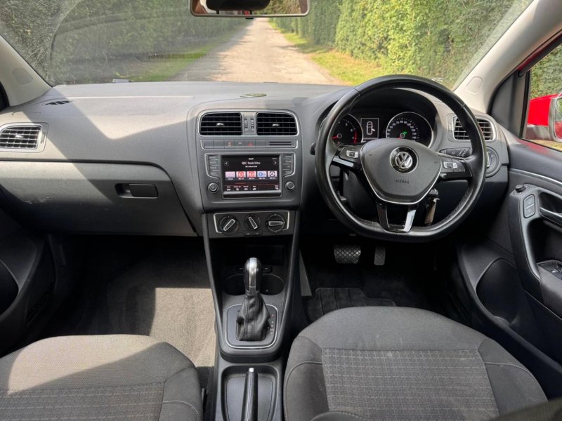 VOLKSWAGEN POLO